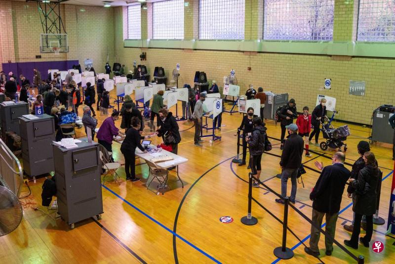 佛罗里达大学美国选举项目的统计显示,截至周一(11月2日),已有超过9500万美国人在2020年总统大选中投票,预计将成为近代最高的投票率。(法新社)
佛罗里达大学美国选举项目的统计显示,截至周一(11月2日),已有超过9500万美国人在2020年总统大选中投票,预计将成为近代最高的投票率。(法新社)