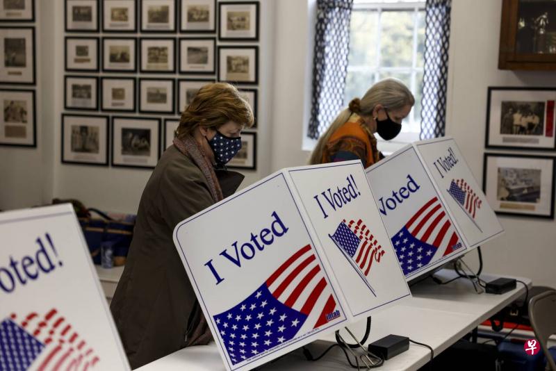 11月3日是美国四年一度的总统选举日,大多数美国民众在本地时间周二晚上开始投票。选前最后民调显示拜登领先,推动亚股上扬。(法新社) 11月3日是美国四年一度的总统选举日,大多数美国民众在本地时间周二晚上开始投票。选前最后民调显示拜登领先,推动亚股上扬。(法新社)