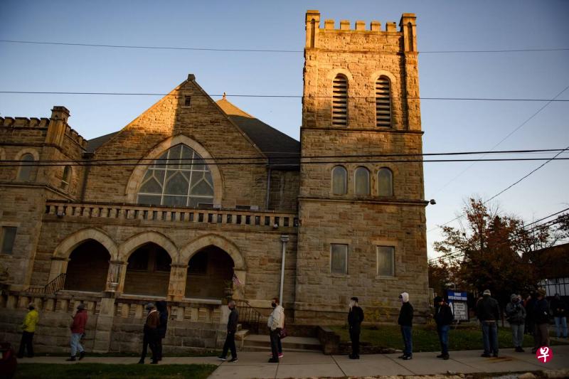 2020年美国大选选举日投票3日开始,全美预计将有数千万名选民前往投票站,投票选出下一任美国总统、数百名国会议员及部分地方官员。(法新社) 2020年美国大选选举日投票3日开始,全美预计将有数千万名选民前往投票站,投票选出下一任美国总统、数百名国会议员及部分地方官员。(法新社)