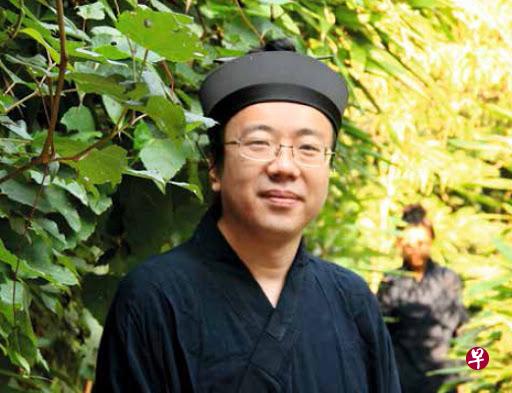 梁兴扬被指利用宗教影响进行商业营销、借教敛财、谋取个人利益。（互联网）
