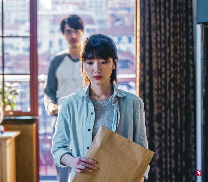 毛晓彤剧中与老公因相亲认识而结婚,生活看似安逸幸福,实则平淡无味。(互联网) 毛晓彤剧中与老公因相亲认识而结婚,生活看似安逸幸福,实则平淡无味。(互联网)