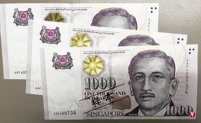 一路来多数是在商界流通的千元大钞将逐渐走入历史,金管局明年起将停止发行新的1000元钞票。(周国威摄) 一路来多数是在商界流通的千元大钞将逐渐走入历史,金管局明年起将停止发行新的1000元钞票。(周国威摄)