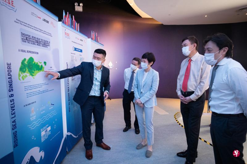 永续发展与环境部部长傅海燕到访位于滨海堤坝的新加坡资源永续展览馆, 出席名为“R.I.S.E. to the Challenge”的宣导活动的启动仪式并参观展览。(陈来福摄) 永续发展与环境部部长傅海燕到访位于滨海堤坝的新加坡资源永续展览馆, 出席名为“R.I.S.E. to the Challenge”的宣导活动的启动仪式并参观展览。(陈来福摄)