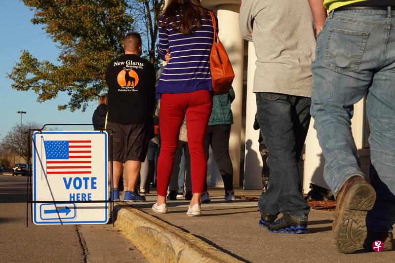 美国国土安全部官员周二(3日)表示,联邦调查局(FBI)正在就一连串吁请人们在选举日留在家中的机器人电话进行调查。(法新社)
美国国土安全部官员周二(3日)表示,联邦调查局(FBI)正在就一连串吁请人们在选举日留在家中的机器人电话进行调查。(法新社)