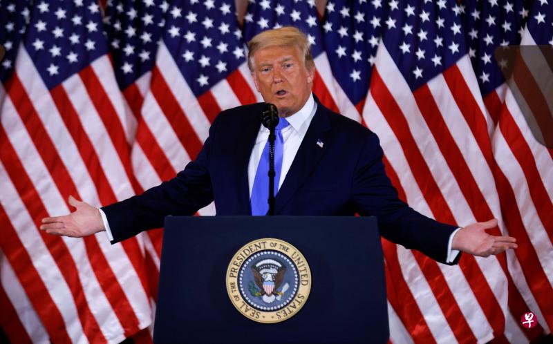 美国总统特朗普在美国时间星期三(4日)凌晨在白宫东厅发表演说,表示有信心在关键摇摆州胜出,而“实际上已赢得选举”。(路透社) 美国总统特朗普在美国时间星期三(4日)凌晨在白宫东厅发表演说,表示有信心在关键摇摆州胜出,而“实际上已赢得选举”。(路透社)