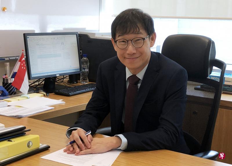 新加坡国立大学高级副教务长(学术事务)方国光教授明年2月正式加入新加坡科技设计大学,出任新科大的教务长。(新科大提供) 新加坡国立大学高级副教务长(学术事务)方国光教授明年2月正式加入新加坡科技设计大学,出任新科大的教务长。(新科大提供)