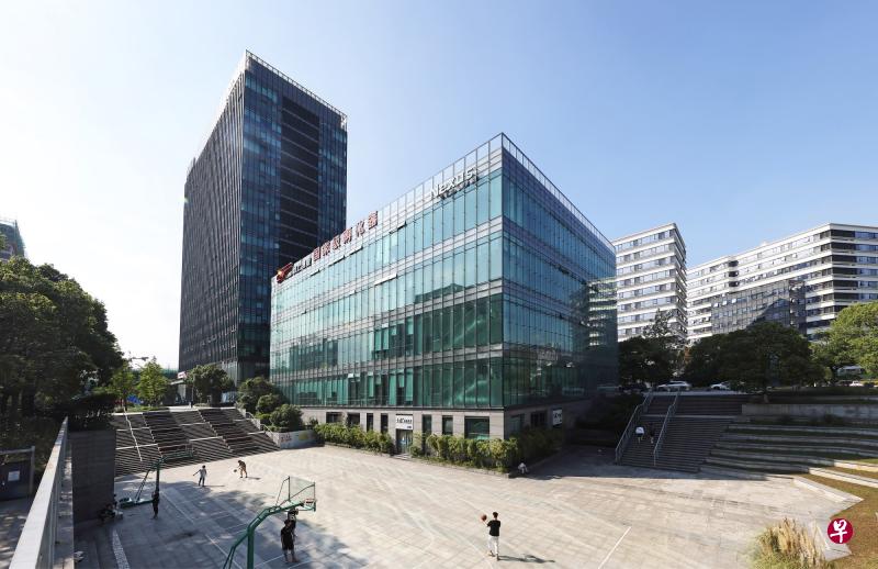 凯德商用中国信托将以逾10亿元向凯德集团关联公司收购位中国五个商业园，以及乐峰广场（Rock Square）的其余49％股权。图为其中一个收购项目“新加坡杭州科技园”。（凯德集团提供） 
