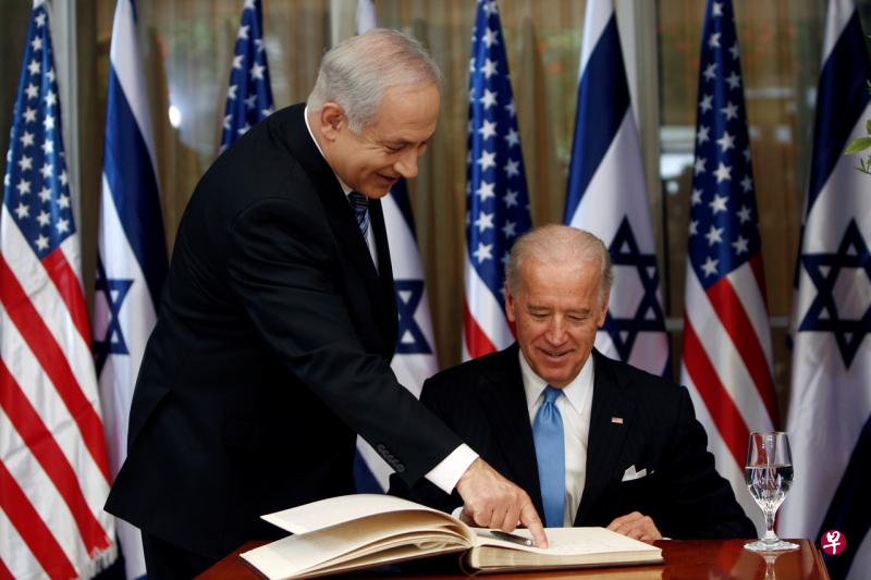 以色列总理内塔尼亚胡(左)星期天(8日)在推特写道:“祝贺拜登(右)先生和哈里斯女士。乔,我们私下里有长达40年的友好关系,我知道您是以色列的好朋友。”(路透社) 以色列总理内塔尼亚胡(左)星期天(8日)在推特写道:“祝贺拜登(右)先生和哈里斯女士。乔,我们私下里有长达40年的友好关系,我知道您是以色列的好朋友。”(路透社)