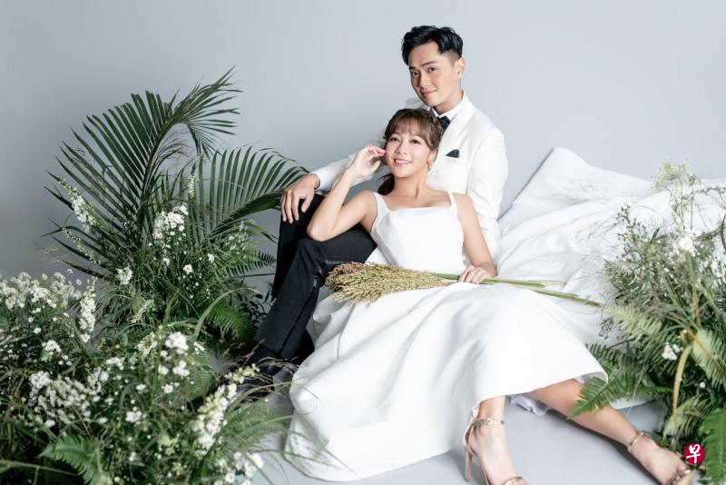 郑俊弘和何雁诗日前拍摄的婚纱照。(互联网) 郑俊弘和何雁诗日前拍摄的婚纱照。(互联网)