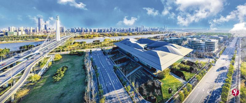 南京生态科技岛打造的新纬壹国际产业园,及全岛交通枢纽纬七路过江通道。(新加坡·南京生态科技岛提供) 南京生态科技岛打造的新纬壹国际产业园,及全岛交通枢纽纬七路过江通道。(新加坡·南京生态科技岛提供)