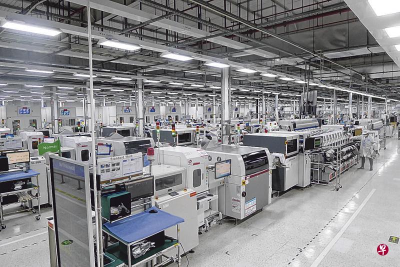 伟创力的制造车间已实现设备自动化与生产线智能化。(薛之白摄) 伟创力的制造车间已实现设备自动化与生产线智能化。(薛之白摄)