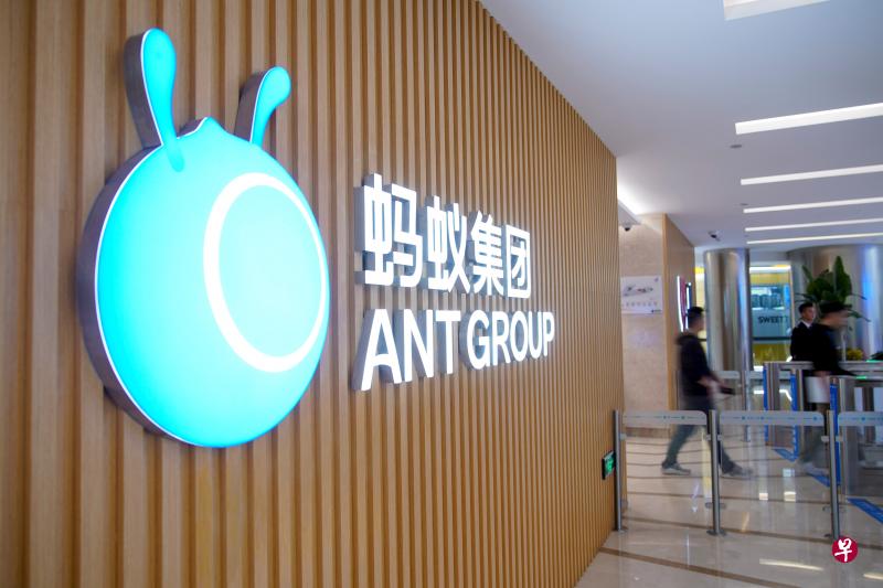 “但马云再怎么狂傲，也是个人行为，也不会改变一个企业的性质；相反的，马云的狂傲说出了当今政府银行应该改革的方向，也更能暴露出蚂蚁金服这样的企业，真正对世界、对社会、对人类的本质价值，使人认清它的本来面目。”（路透社）