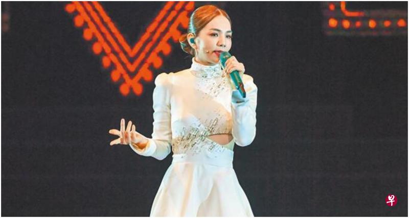 Ella推出个人大型巡演“艾拉秀”,昨晚举办首场。(互联网) Ella推出个人大型巡演“艾拉秀”,昨晚举办首场。(互联网)