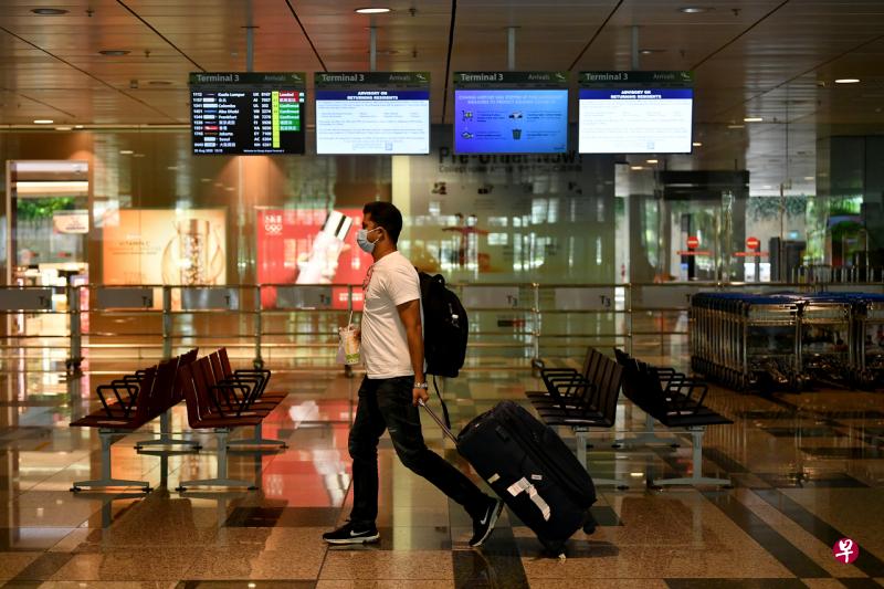 日本和马来西亚冠病疫情恶化,本月22日晚上11时59分起,入境新加坡过去14天内曾到这两个国家者,须到指定设施遵守居家通知。(档案照) 日本和马来西亚冠病疫情恶化,本月22日晚上11时59分起,入境新加坡过去14天内曾到这两个国家者,须到指定设施遵守居家通知。(档案照)