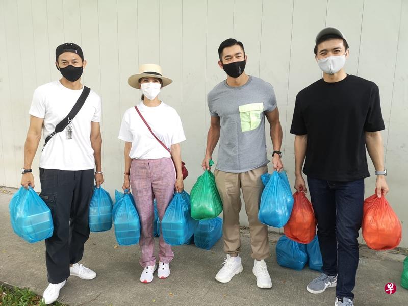 四艺人陈泂江(左起)、郑惠玉、黄俊雄和张哲通昨为客工送暖。(新艺经纪提供) 四艺人陈泂江(左起)、郑惠玉、黄俊雄和张哲通昨为客工送暖。(新艺经纪提供)