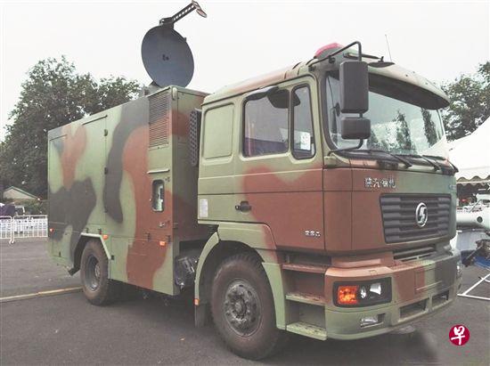 这是陕汽WB-I型防暴拒止系统,属于中国国产的微波定向能防暴武器。(新浪军事) 这是陕汽WB-I型防暴拒止系统,属于中国国产的微波定向能防暴武器。(新浪军事)