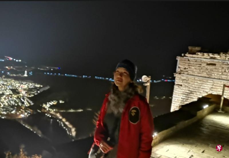 鐘琴夜游长城。(受访者提供) 鐘琴夜游长城。(受访者提供)