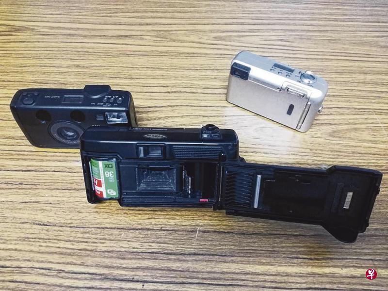 操作简单、造型轻巧的菲林傻瓜机。 操作简单、造型轻巧的菲林傻瓜机。