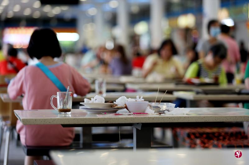 用餐后归还碗碟的行为已见改善,但还未成为一种普遍的习惯,这跟一般人落后于时代发展的观念有关。(档案照) 用餐后归还碗碟的行为已见改善,但还未成为一种普遍的习惯,这跟一般人落后于时代发展的观念有关。(档案照)