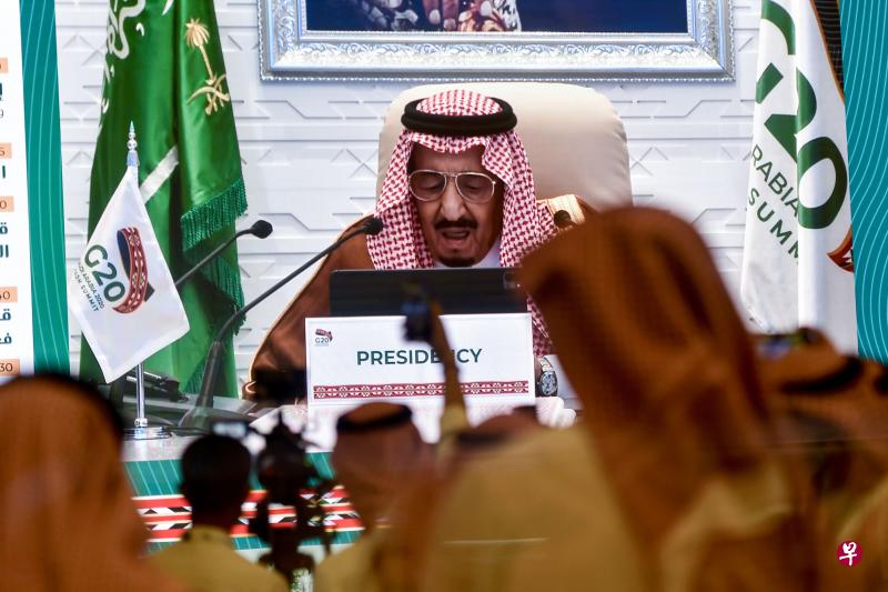 沙特国王萨勒曼说:“我们必须创造有利条件,确保疫苗人人都负担得起,人人都能公平获取疫苗。”(法新社) 沙特国王萨勒曼说:“我们必须创造有利条件,确保疫苗人人都负担得起,人人都能公平获取疫苗。”(法新社)