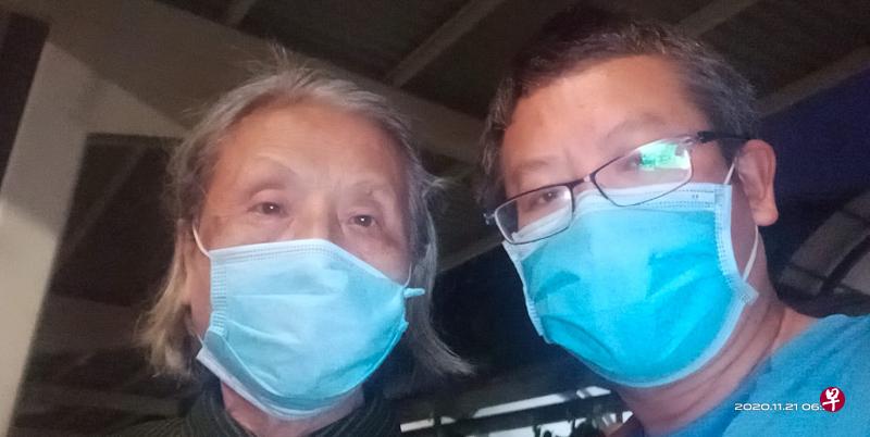 陶明感激居民和警方寻回母亲。(受访者提供) 陶明感激居民和警方寻回母亲。(受访者提供)