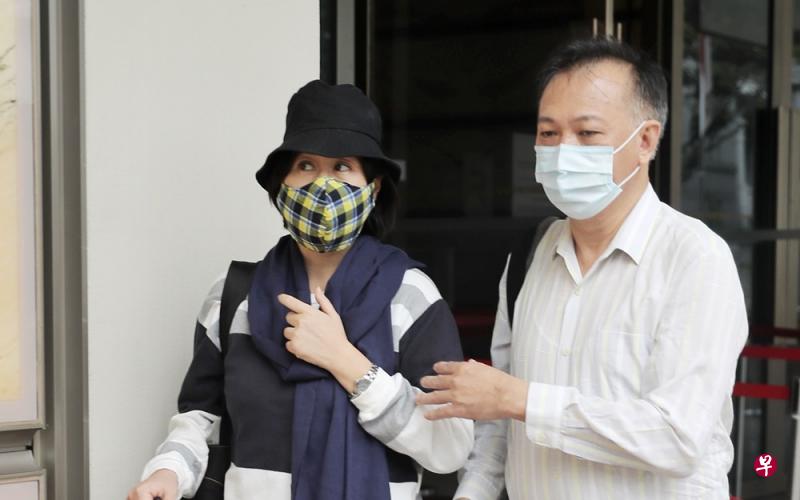 起诉人曾慧萍和丈夫昨出庭。(档案照) 起诉人曾慧萍和丈夫昨出庭。(档案照)