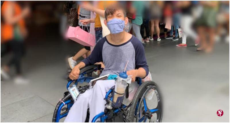 黄忠龙申诉到乌节路购物,却被保安人员误认为是乞丐将他遭驱赶。(受访者提供) 黄忠龙申诉到乌节路购物,却被保安人员误认为是乞丐将他遭驱赶。(受访者提供)