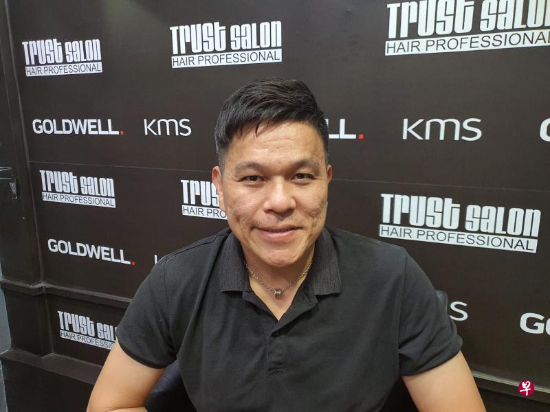 “TRUST Salon”的老板陈金城,早在四年前就开始于社交媒体推介发廊的服务。(受访者提供) “TRUST Salon”的老板陈金城,早在四年前就开始于社交媒体推介发廊的服务。(受访者提供)