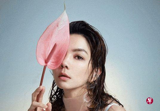 Ella陈嘉桦在上周的“艾拉秀”演出公开分娩视频。(互联网) Ella陈嘉桦在上周的“艾拉秀”演出公开分娩视频。(互联网)