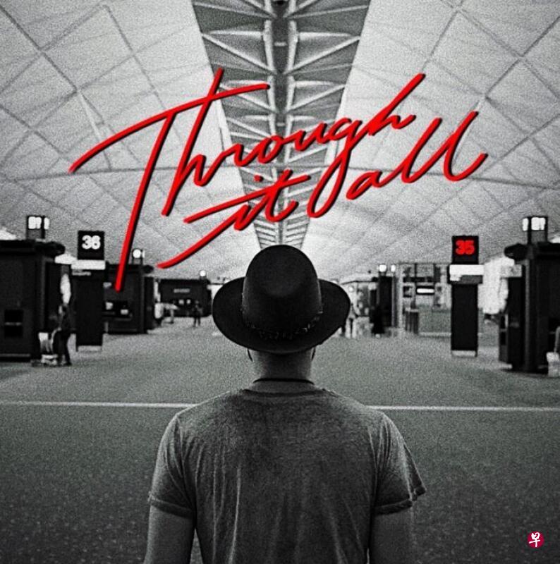 《Through it all》这首歌使用高以翔的背影,登机门号码是他走的年纪35。 《Through it all》这首歌使用高以翔的背影,登机门号码是他走的年纪35。