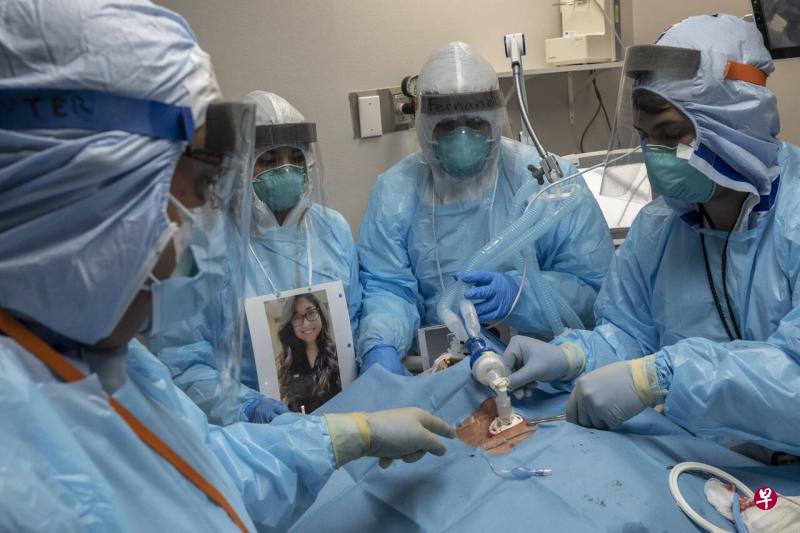 美国为全球疫情最严重的国家,至今累计冠病确诊病例超过1244万起,超过25万人死于冠病。(法新社) 美国为全球疫情最严重的国家,至今累计冠病确诊病例超过1244万起,超过25万人死于冠病。(法新社)