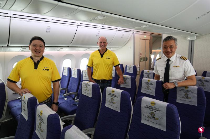 酷航机务副总裁王荣杰(左)、总裁威尔森(中)和飞行部高级副总裁郑荣辉分享了酷航的运作情况,包括飞机师和机组人员的安排、飞机维修情况和下来的发展计划等。(李健玮摄) 酷航机务副总裁王荣杰(左)、总裁威尔森(中)和飞行部高级副总裁郑荣辉分享了酷航的运作情况,包括飞机师和机组人员的安排、飞机维修情况和下来的发展计划等。(李健玮摄)