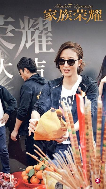 杨茜尧出席开镜仪式。（互联网）