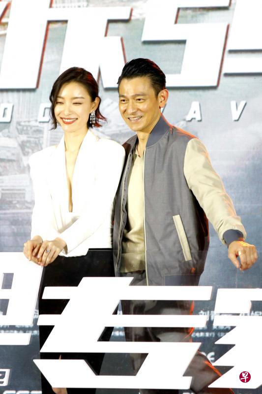 刘德华(右)和倪妮宣传新戏《拆弹专家2》。(互联网) 刘德华(右)和倪妮宣传新戏《拆弹专家2》。(互联网)