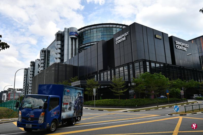 通讯及新闻部与资讯通信媒体发展局今天发文告指出,拟议修改的邮政服务法令旨在协助我国最后一英里的包裹寄送基础设施转型,在电商迅速发展和邮寄信件递减背景下,更好地应付市场和科技转变。(海峡时报) 通讯及新闻部与资讯通信媒体发展局今天发文告指出,拟议修改的邮政服务法令旨在协助我国最后一英里的包裹寄送基础设施转型,在电商迅速发展和邮寄信件递减背景下,更好地应付市场和科技转变。(海峡时报)