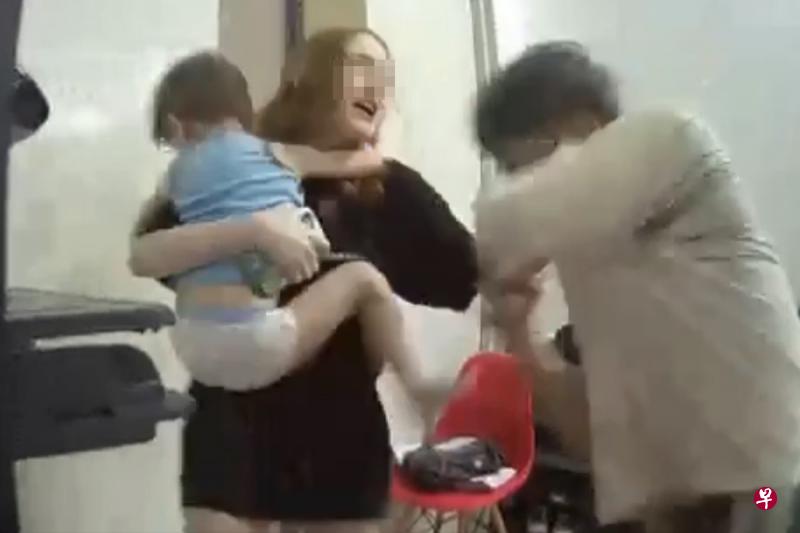 事发时,租户陈先生指妻子连声高喊叫二房东吴先生离开办公室,争执间吴先生推倒妻子,还咬她手臂一口。(取自面簿) 事发时,租户陈先生指妻子连声高喊叫二房东吴先生离开办公室,争执间吴先生推倒妻子,还咬她手臂一口。(取自面簿)