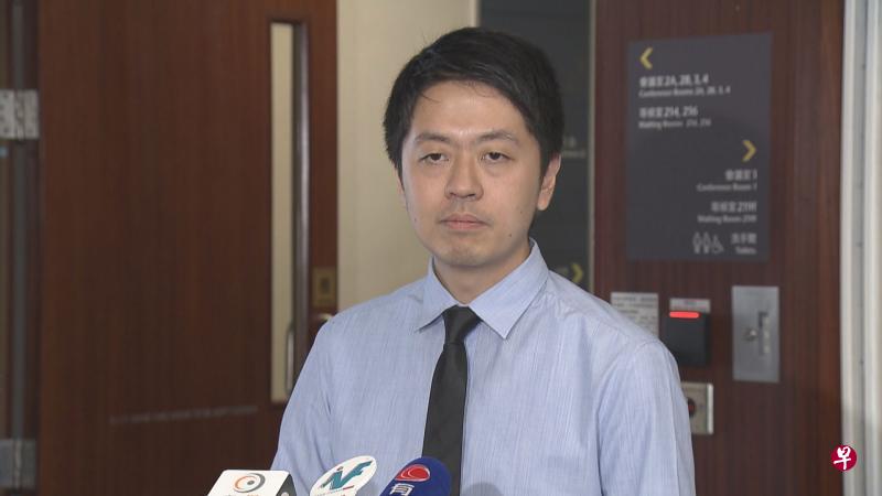 在丹麦访问的香港民主党前立法会议员许智峯宣布流亡并退党（互联网）