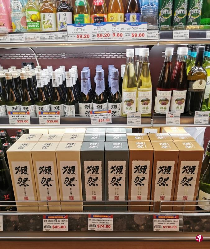 明治屋在美年径的专卖酒品小店,独家代理獭祭清酒。(陈爱薇摄) 明治屋在美年径的专卖酒品小店,独家代理獭祭清酒。(陈爱薇摄)