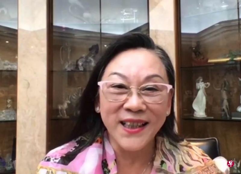 姚苏蓉前晚亮相面簿直播,精神奕奕。 姚苏蓉前晚亮相面簿直播,精神奕奕。