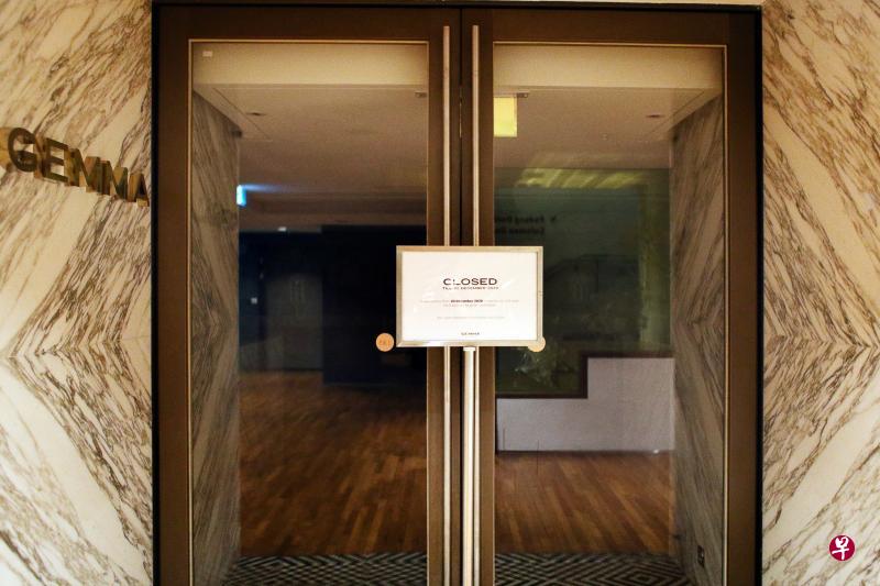 Gemma Steakhouse因违反安全管理措施，被令停业20天。餐馆昨天大门紧闭，门外告示写着餐馆仍能接受本月23日起的预订，也期待再次为顾客服务。（李健玮摄）