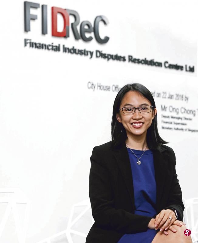 FIDReC总裁蔡惠涵:作为消费者也要尽一些责任,了解准备购买的产品后再签名。千万不要急着签,可以带文件回家请教家人或朋友,给他们看看条款,希望买了产品后,最后双方都没有争议。”(萧紫薇摄) FIDReC总裁蔡惠涵:作为消费者也要尽一些责任,了解准备购买的产品后再签名。千万不要急着签,可以带文件回家请教家人或朋友,给他们看看条款,希望买了产品后,最后双方都没有争议。”(萧紫薇摄)