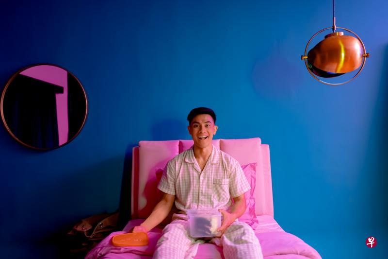 彭祖耀《中峇鲁俱乐部》演出“幸福特工”。(嘉华提供) 彭祖耀《中峇鲁俱乐部》演出“幸福特工”。(嘉华提供)