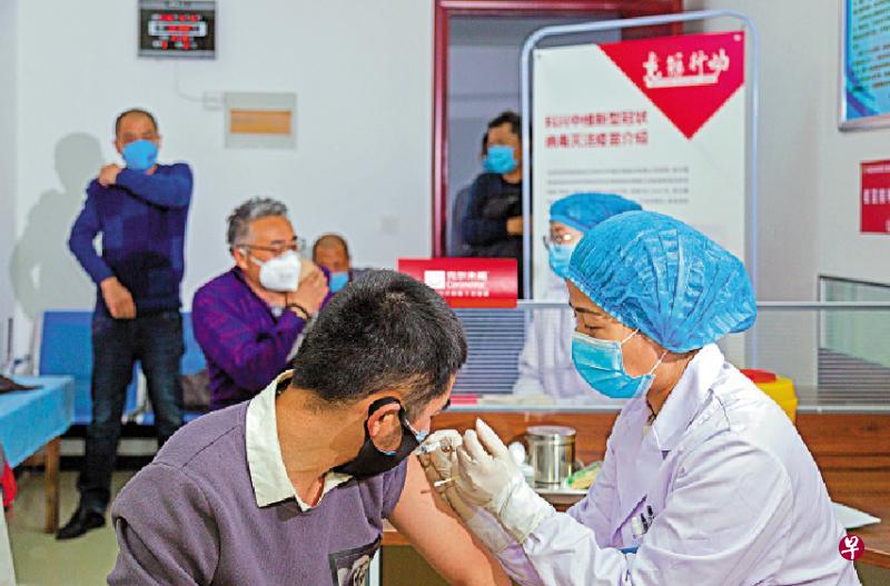 珠海千余人已接种紧急使用疫苗。图为4月16日,科兴克尔来福疫苗Ⅰ期临床研究在江苏启动。(互联网) 珠海千余人已接种紧急使用疫苗。图为4月16日,科兴克尔来福疫苗Ⅰ期临床研究在江苏启动。(互联网)