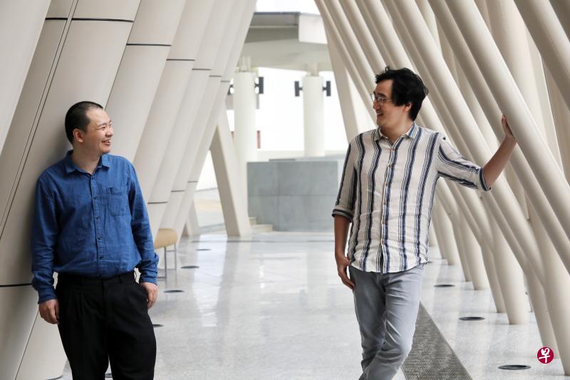 钢琴家林岩(左)将演奏巴洛克、古典和晚期浪漫的跨时代钢琴作品,青年小提琴家杨舒翔将作为主持人为观众讲解作品背后的时代风貌。(邝启聪摄) 钢琴家林岩(左)将演奏巴洛克、古典和晚期浪漫的跨时代钢琴作品,青年小提琴家杨舒翔将作为主持人为观众讲解作品背后的时代风貌。(邝启聪摄)