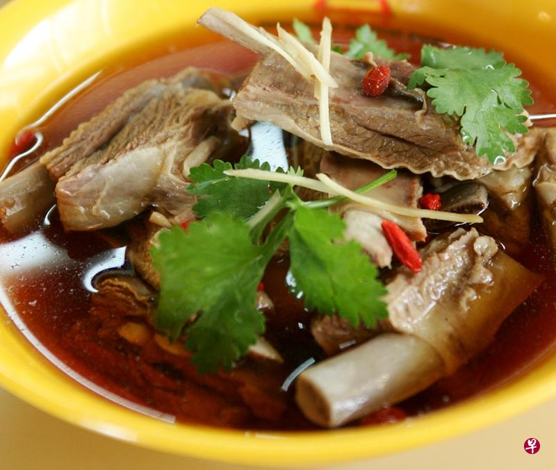 羊排骨可补肾、强筋骨、止血。(档案照) 羊排骨可补肾、强筋骨、止血。(档案照)