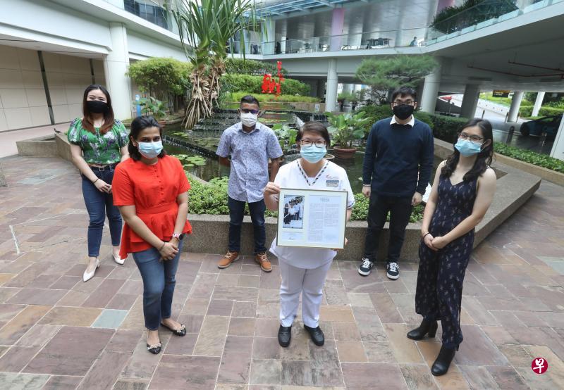 Sugar Rush少年支持小组旨在帮助年轻患者应付从少年迈入成年的阶段,图为小组顾问、竹脚妇幼医院糖尿病护理导师兼护士长林佩葵(左四),以及小组志愿者薛紫嫣(左起)、莎拉达、拉泽维德、吕翊豪,以及郑羽彤。(饶进礼摄) Sugar Rush少年支持小组旨在帮助年轻患者应付从少年迈入成年的阶段,图为小组顾问、竹脚妇幼医院糖尿病护理导师兼护士长林佩葵(左四),以及小组志愿者薛紫嫣(左起)、莎拉达、拉泽维德、吕翊豪,以及郑羽彤。(饶进礼摄)