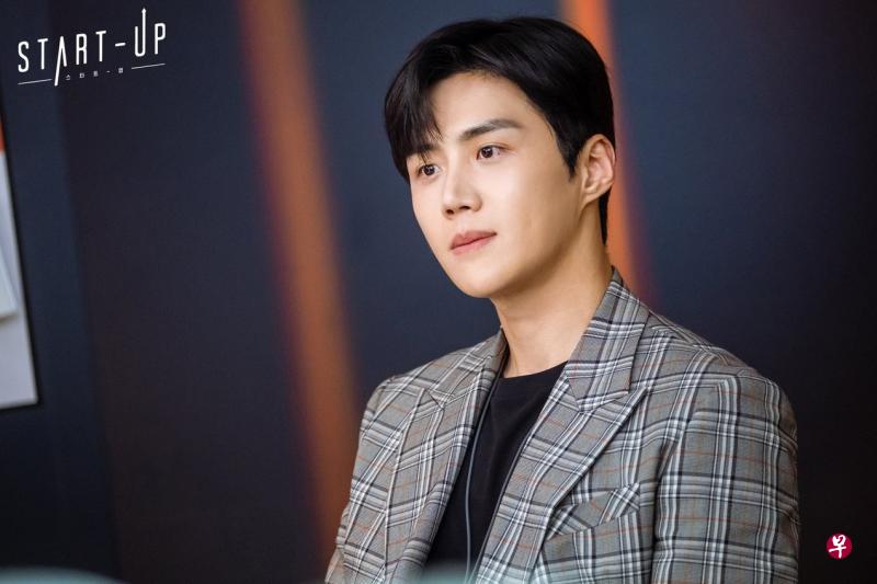 金宣虎在《Start-Up:我的新创时代》演男配角,耀眼、讨喜程度远胜男主角南柱赫,跃升新一代韩国男神!(互联网) 金宣虎在《Start-Up:我的新创时代》演男配角,耀眼、讨喜程度远胜男主角南柱赫,跃升新一代韩国男神!(互联网)