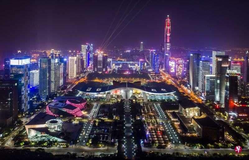 当前,深圳被中国高层赋予了更大的改革自主权,深圳项目适时地创造了新中紧密合作的机会。图为深圳夜景。(图片来源:南方英文网 鲁力/摄) 当前,深圳被中国高层赋予了更大的改革自主权,深圳项目适时地创造了新中紧密合作的机会。图为深圳夜景。(图片来源:南方英文网 鲁力/摄)