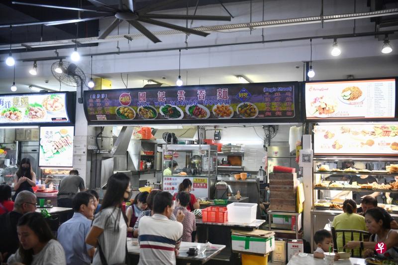 国记云吞面的摊位,设在河南大厦后面福士路的一家咖啡店里。(海峡时报) 国记云吞面的摊位,设在河南大厦后面福士路的一家咖啡店里。(海峡时报)