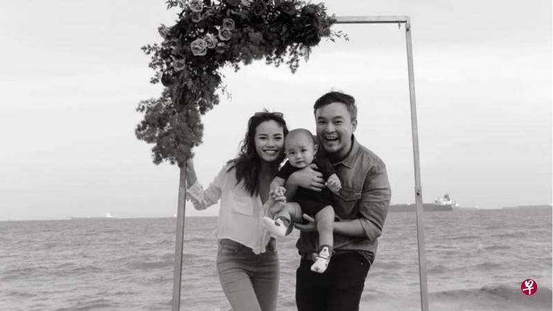 洪赐健与太太育两岁儿子Jedaiah。（IG图）